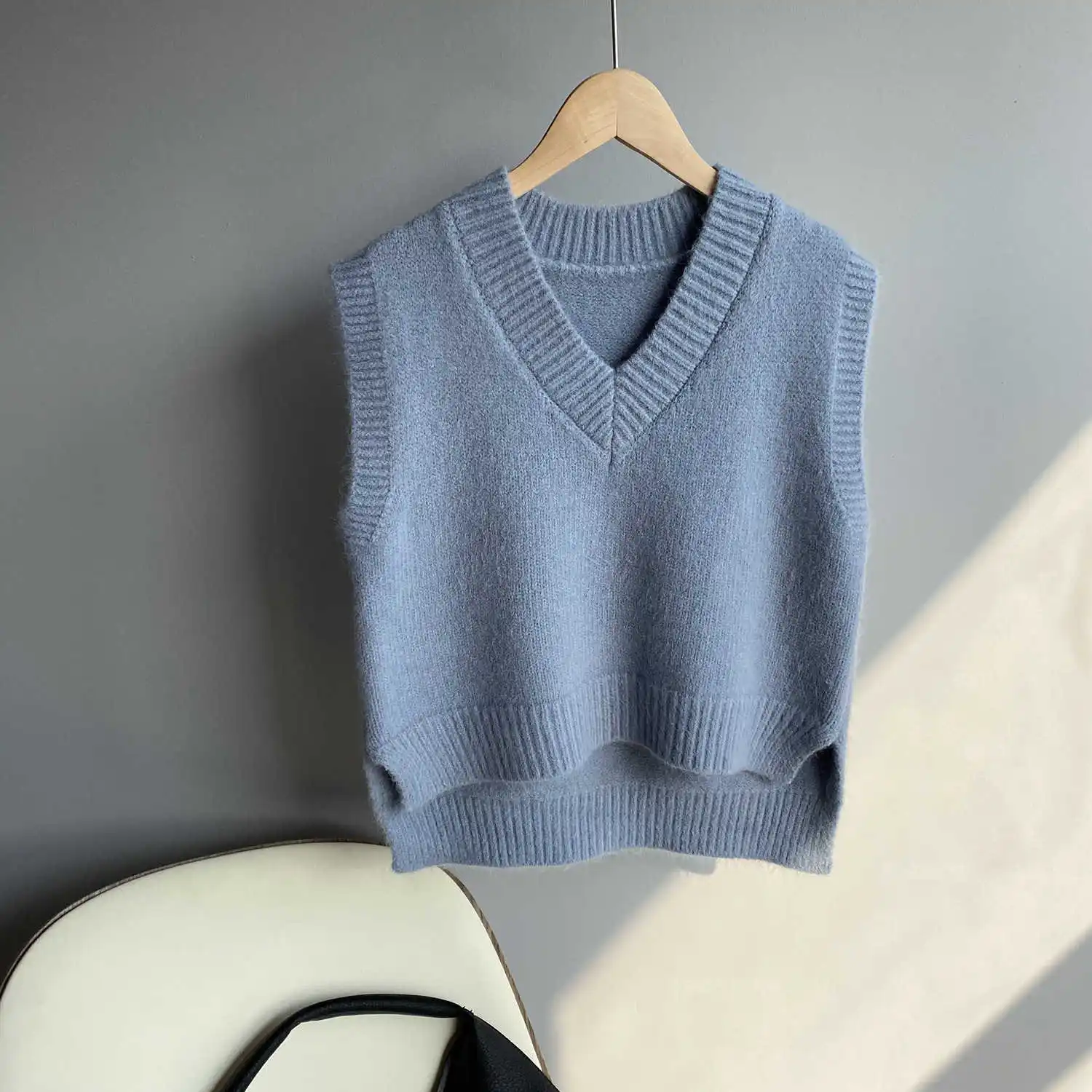 COZOK Basic Short Ice Cream V-neck Knitted Vest Women's 2021 Spring New Korean Top Jh9279
COZOK Basic Short Ice Cream V-neck Knitted Vest Women's 2021 Spring New Korean Top Jh9279