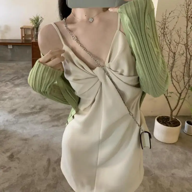 Women V Neck Sexy Backless Slim Fit Dress Vintage Bowknnot Twisted Ladies Sleeveless Night Culb Slim Mini Sling Dress Clubwear
Women V Neck Sexy Backless Slim Fit Dress Vintage Bowknnot Twisted Ladies Sleeveless Night Culb Slim Mini Sling Dress Clubwear