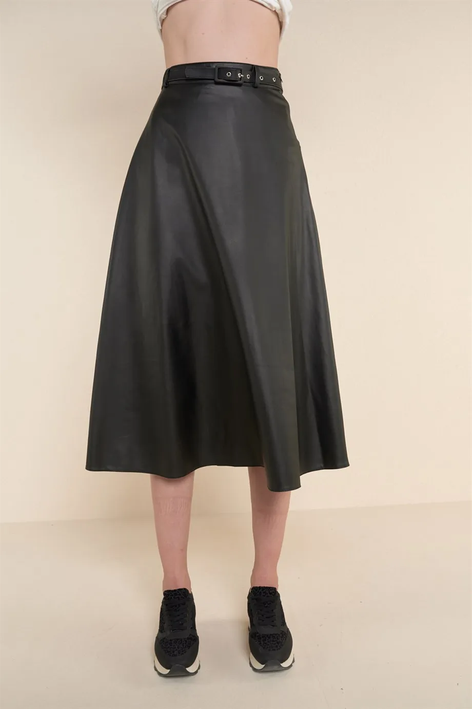 Women's Black Wrist Length Leather Skirt 
Women's Black Wrist Length Leather Skirt