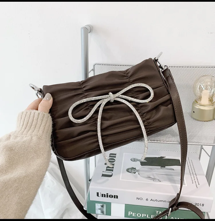 Cute bow fashion women's bag shoulder messenger bag 2020 new style new personality trendy women's bag
Cute bow fashion women's bag shoulder messenger bag 2020 new style new personality trendy women's bag