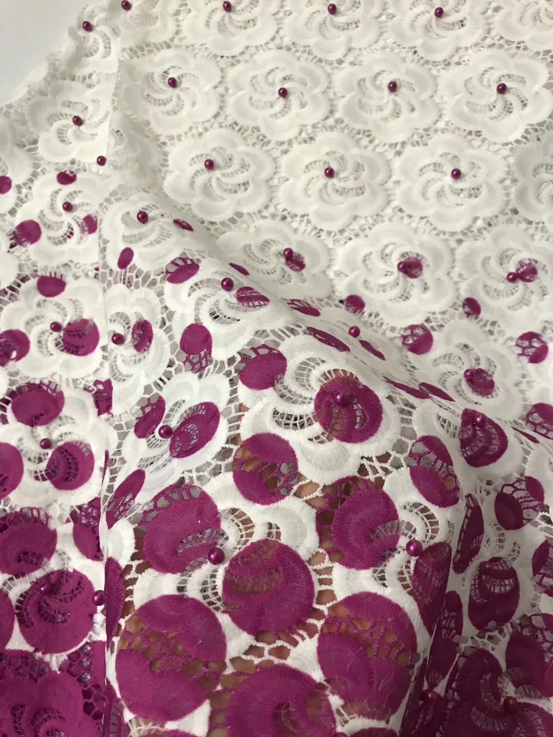 2020 High quality African guipure lace fabric beads embroidered cord lace / elegant water soluble fabric for dress R20892
2020 High quality African guipure lace fabric beads embroidered cord lace / elegant water soluble fabric for dress R20892