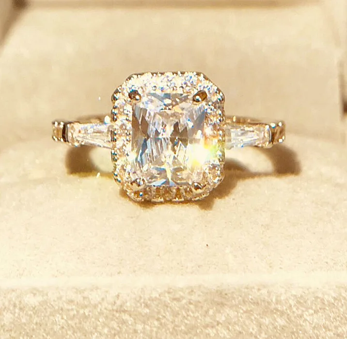 2021 Latest Fashion Ladies Ring Simple Geometric Square Zircon Micro Diamond Female Ring Temperament Girl Wedding Jewelry
2021 Latest Fashion Ladies Ring Simple Geometric Square Zircon Micro Diamond Female Ring Temperament Girl Wedding Jewelry