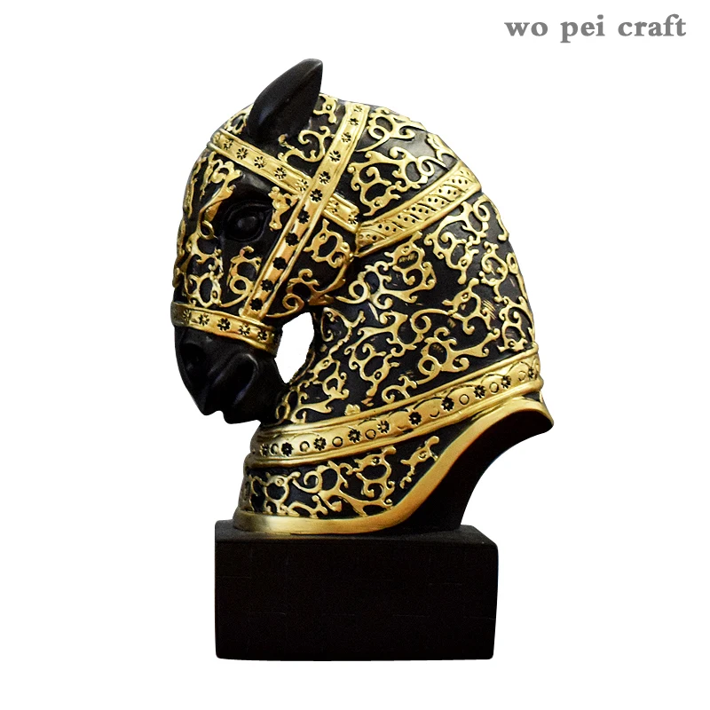 Nordic Vintage Home Decor War Horse Golden Texture Helmet Resin Figure Statue Black Horse Head Adornment Desk Decoration
Nordic Vintage Home Decor War Horse Golden Texture Helmet Resin Figure Statue Black Horse Head Adornment Desk Decoration