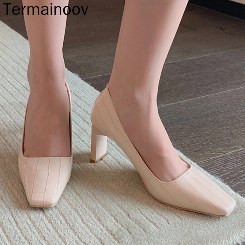 Женские туфли-лодочки Termainoov на высоком квадратном каблуке, выразительная модная офисная обувь для прогулок, классические туфли
Женские туфли-лодочки Termainoov на высоком квадратном каблуке, выразительная модная офисная обувь для прогулок, классические туфли