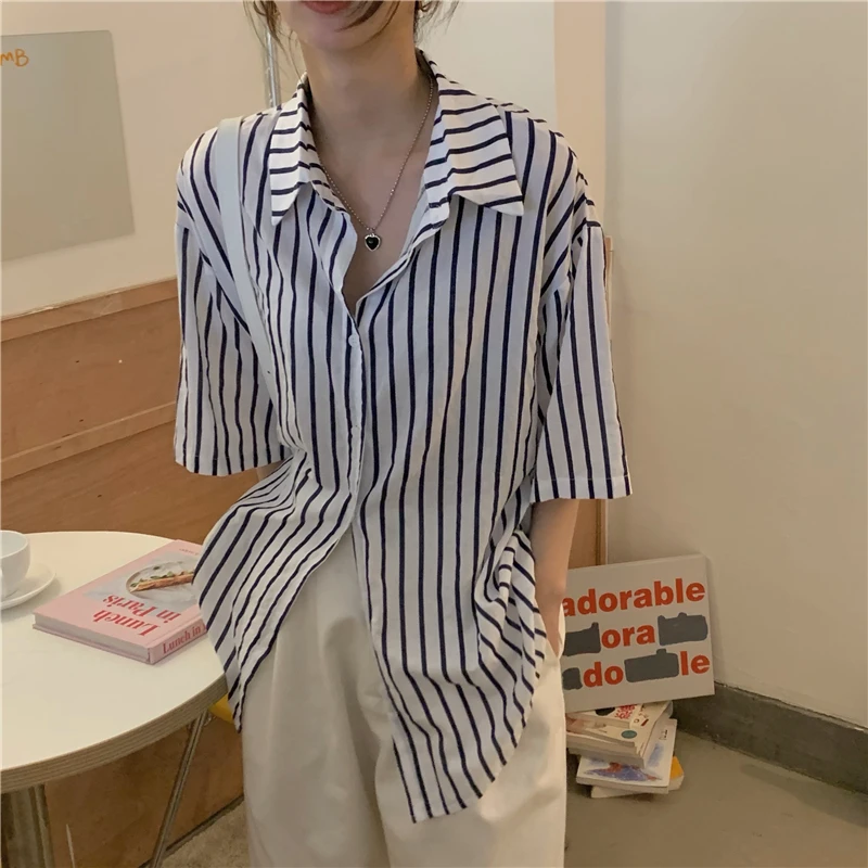 PLAMTEE 2022 New Summer Women Solid Color Striped Short-Sleeved Single-Breasted Turn Down Collar Casual Classic Loose Top
PLAMTEE 2022 New Summer Women Solid Color Striped Short-Sleeved Single-Breasted Turn Down Collar Casual Classic Loose Top
