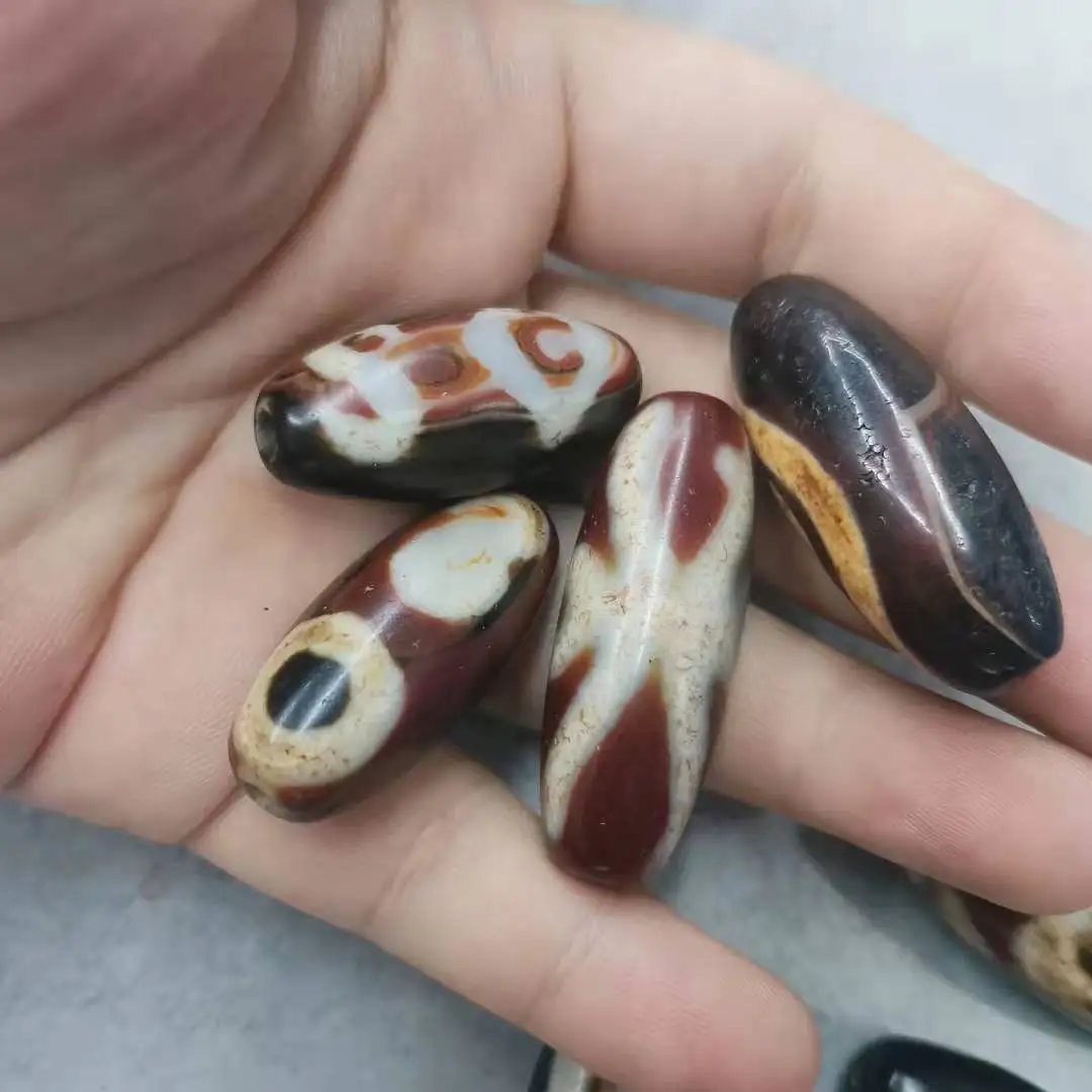 4pcs/lot natural agate dzi beads with various totem patterns precious strange Collectible level jewelry wholesale accessories
4pcs/lot natural agate dzi beads with various totem patterns precious strange Collectible level jewelry wholesale accessories