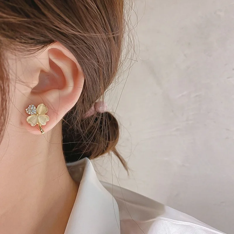 S925 Silver Women's Earrings 2021 Trend Clover Opal Woman Earring Simple Jewelry Korean Fashion Piercing Accessories
S925 Silver Women's Earrings 2021 Trend Clover Opal Woman Earring Simple Jewelry Korean Fashion Piercing Accessories