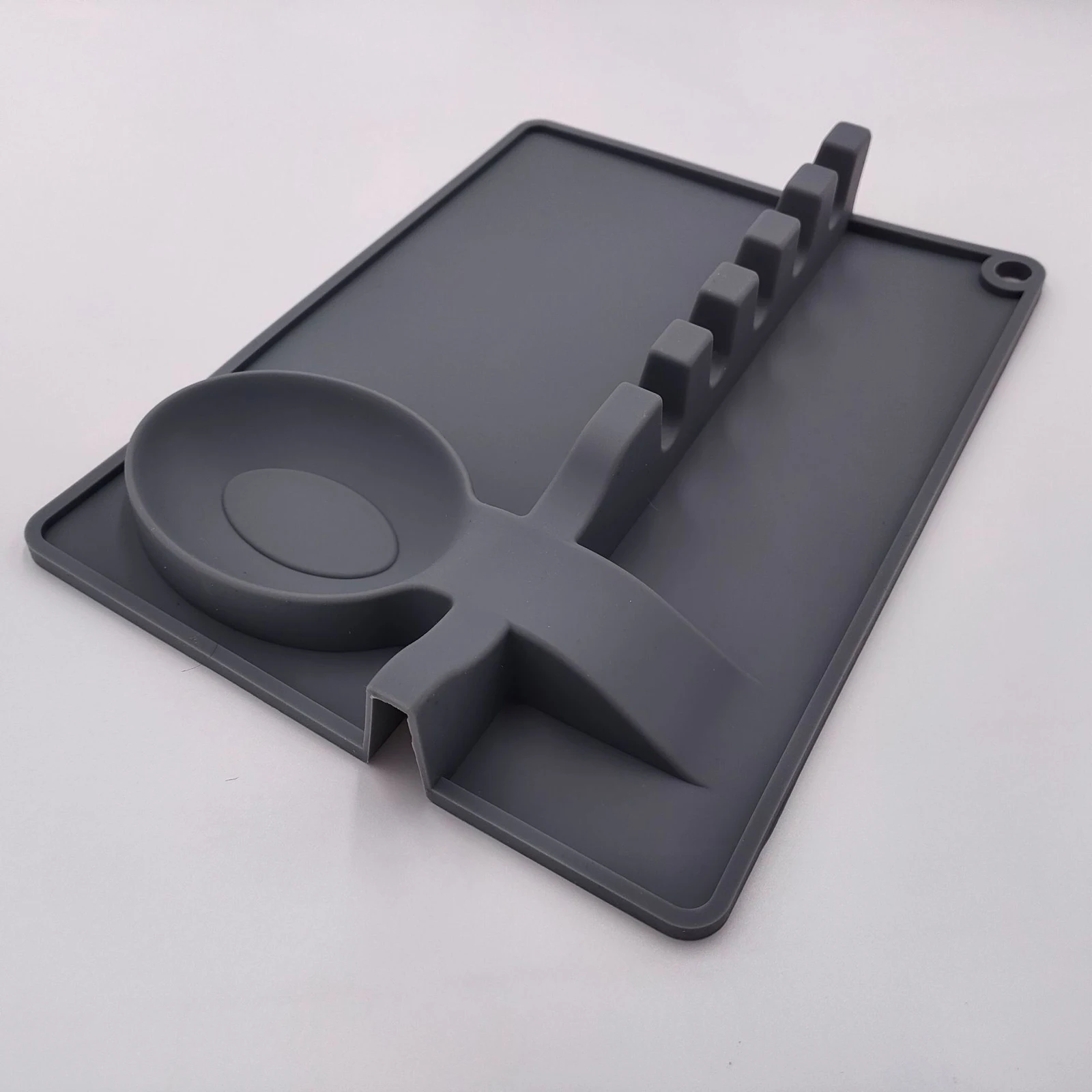 Silicone Spoon Rest BPA Free Rest Holder Anti-Slip Spoon Storage Mat Space-Saving Grill Utensil Rack for Home Kitchen Tableware
Silicone Spoon Rest BPA Free Rest Holder Anti-Slip Spoon Storage Mat Space-Saving Grill Utensil Rack for Home Kitchen Tableware