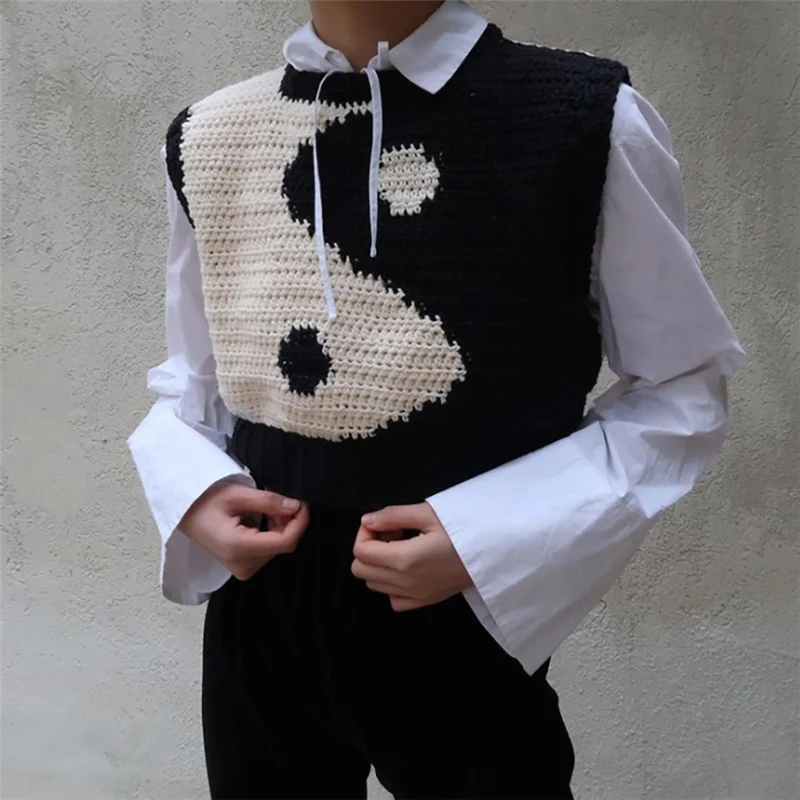 Chiness Style Taiji Patchwork Knitted Vest Women Sleeveless O Neck Cropped Sweater Autumn Vintage Grunge Jumpers Knitwear
Chiness Style Taiji Patchwork Knitted Vest Women Sleeveless O Neck Cropped Sweater Autumn Vintage Grunge Jumpers Knitwear