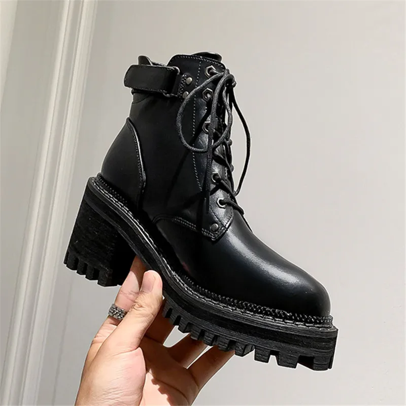 2022 New Women Motorcycle Boot Retro Buckle Soft Leather Ankle Boots Thick Sole 8CM Chunky High Heel Autumn Botas Mujer
2022 New Women Motorcycle Boot Retro Buckle Soft Leather Ankle Boots Thick Sole 8CM Chunky High Heel Autumn Botas Mujer