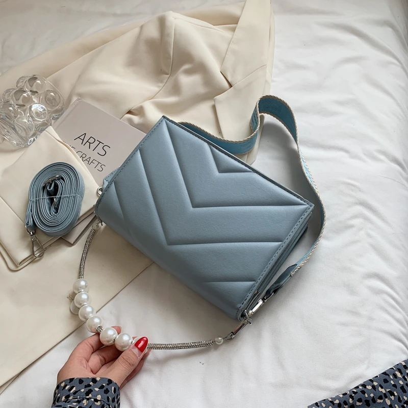 Fashion Sac A Main Luxury Brand V Print Shoulder Bag Women Cross Body Bags Leather Chain Purses and Handbags Designer Bolsa 2021
Fashion Sac A Main Luxury Brand V Print Shoulder Bag Women Cross Body Bags Leather Chain Purses and Handbags Designer Bolsa 2021