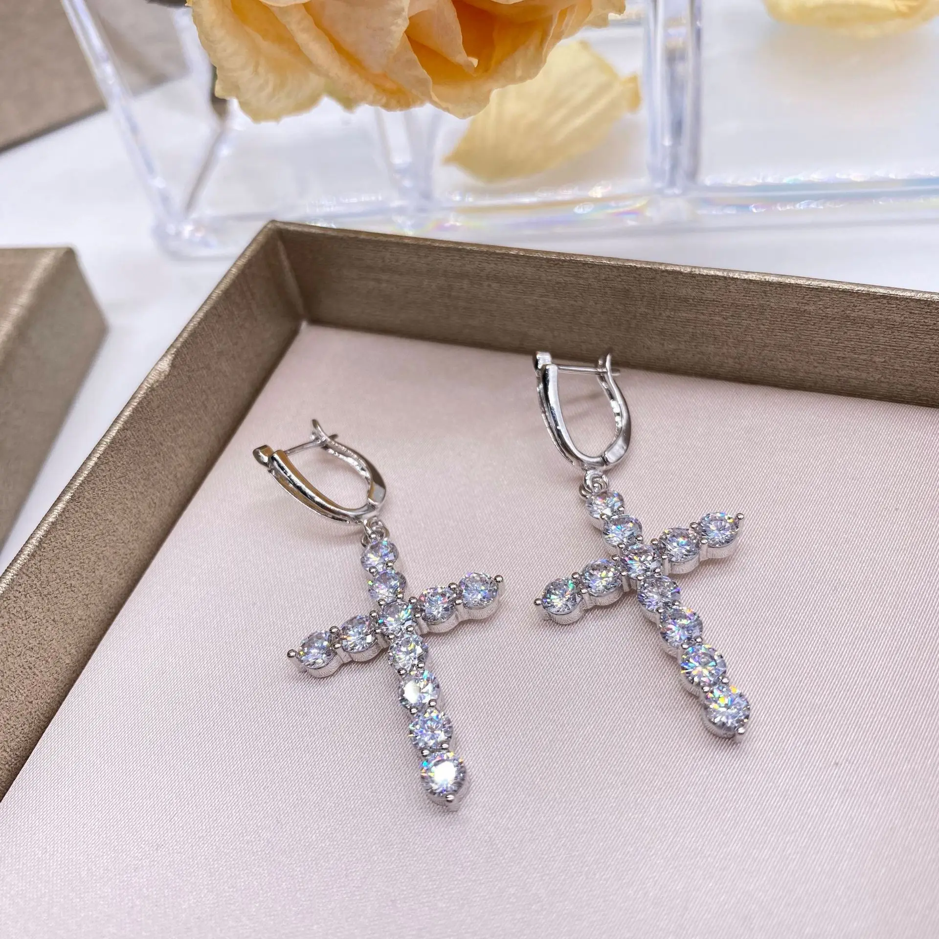 Cross earrings retro cross earrings female temperament exquisite net red cold wind earrings simple
Cross earrings retro cross earrings female temperament exquisite net red cold wind earrings simple