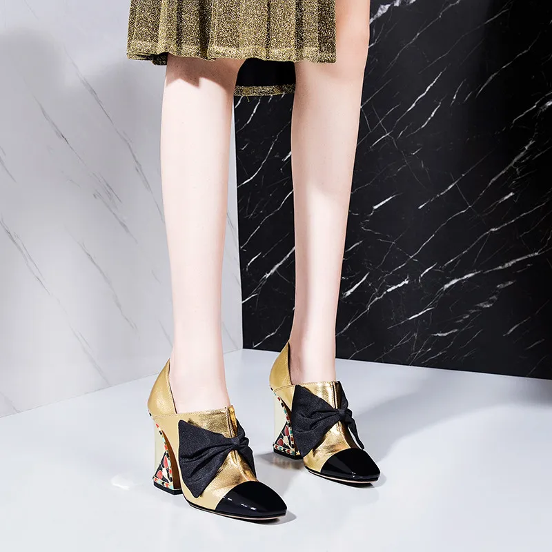 VERCONAS 2021 Fashion Woman Pumps Classic Design Genuine Leather Butterfly-Knot Casual Square Toe Square High Heeled Shoes Woman
VERCONAS 2021 Fashion Woman Pumps Classic Design Genuine Leather Butterfly-Knot Casual Square Toe Square High Heeled Shoes Woman