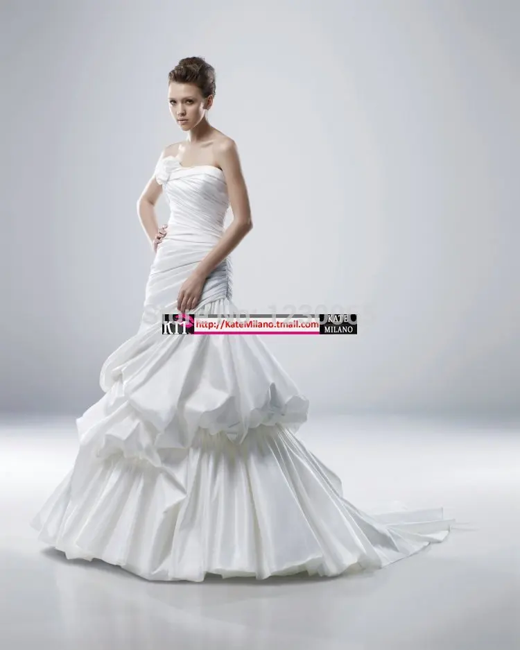 custom-made satin sexy wedding dress 2016 free shipping tiered vestido de noiva casamento romantic new robe de mariage appliques
custom-made satin sexy wedding dress 2016 free shipping tiered vestido de noiva casamento romantic new robe de mariage appliques