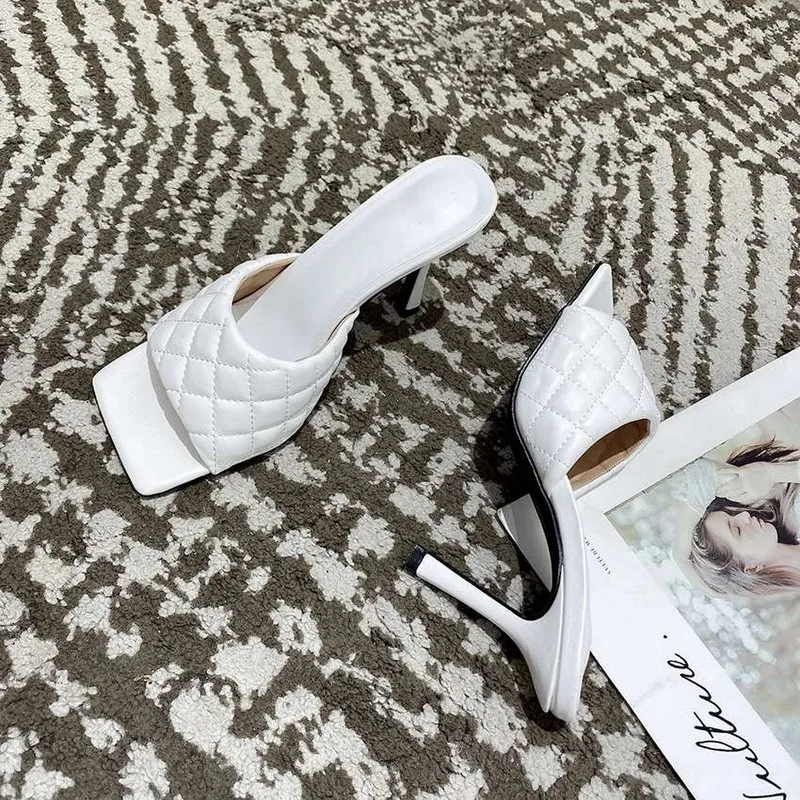 2020 New Summer Women Mules Design slippers Sandals Square sole slides High heel 9CM Women shoes Summer Woman size 35-43
2020 New Summer Women Mules Design slippers Sandals Square sole slides High heel 9CM Women shoes Summer Woman size 35-43