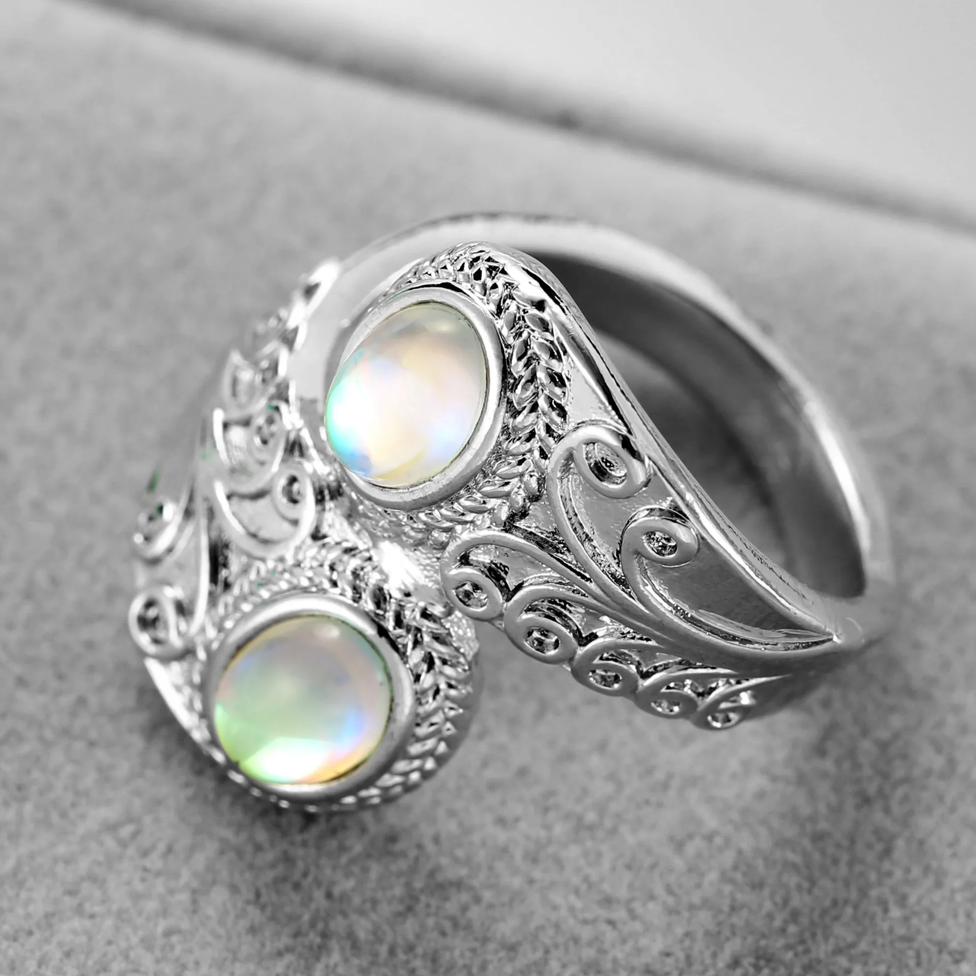 Foydjew Hot Sale New Seven Color Moonstone Rings For Women European American Fashion Exaggerated Carved Punk Style Ring
Foydjew Hot Sale New Seven Color Moonstone Rings For Women European American Fashion Exaggerated Carved Punk Style Ring