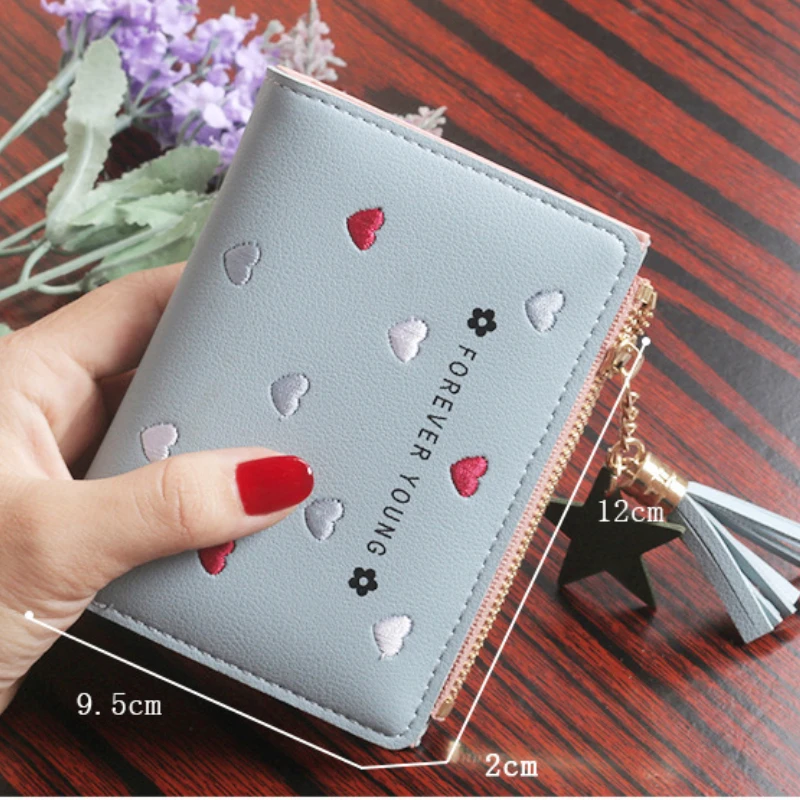 Summer Wallets for Women Female Short Purse Ladies Coin Pockets with Soft Leather Zipper Buckle Card Holder carteras para mujer
Summer Wallets for Women Female Short Purse Ladies Coin Pockets with Soft Leather Zipper Buckle Card Holder carteras para mujer