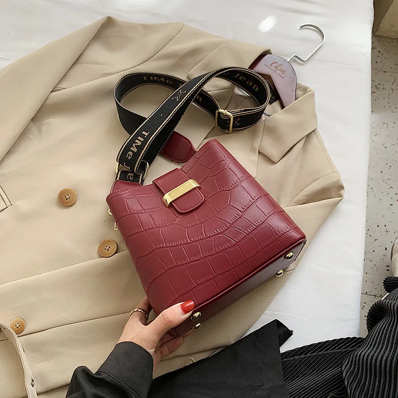 Womens Handbags Autumn and Winter Women's New Fashion Wide Strap Messenger Versatile Shoulder Bucket Bag Purses
Womens Handbags Autumn and Winter Women's New Fashion Wide Strap Messenger Versatile Shoulder Bucket Bag Purses