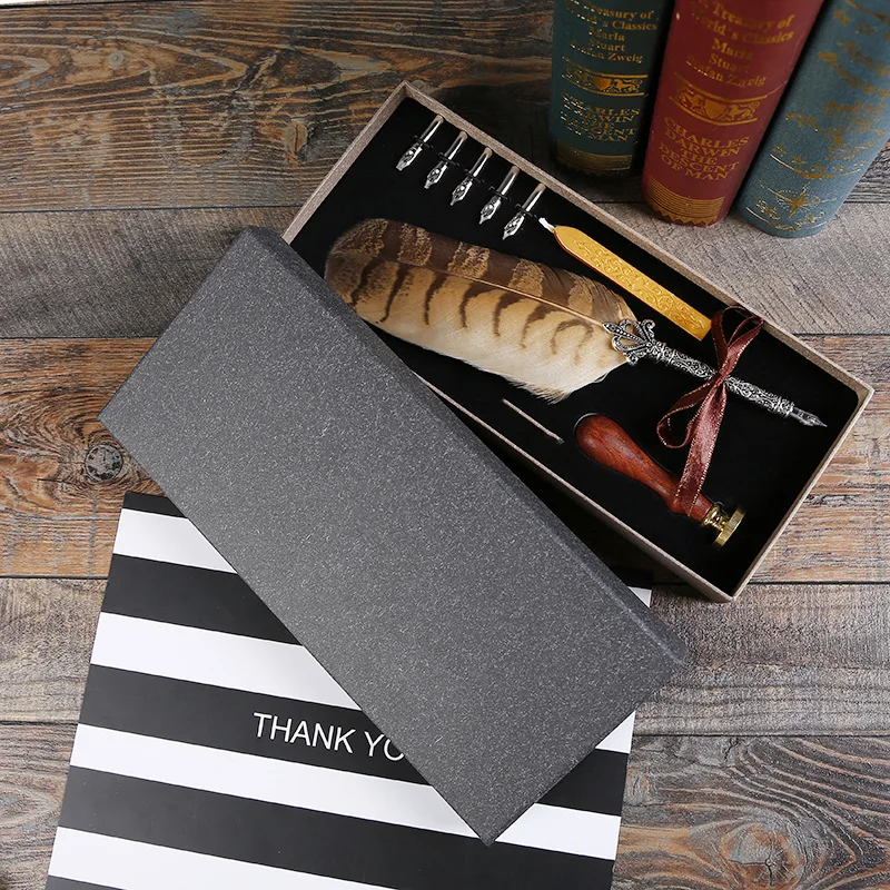 PS110 1set Retro Vintage Calligraphy Feather Dip Pen Writing Set Stationery Quill Fountain Pens Creative Vintage Pen
PS110 1set Retro Vintage Calligraphy Feather Dip Pen Writing Set Stationery Quill Fountain Pens Creative Vintage Pen