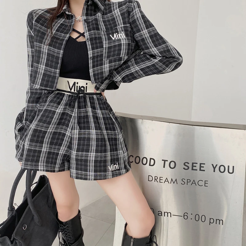 2021New Autumn Winter Streetwear Plaid Short Shirt Coats+Sexy Cross Camisole+High Waist Wide Leg Shorts Suits Women 3 Piece Set
2021New Autumn Winter Streetwear Plaid Short Shirt Coats+Sexy Cross Camisole+High Waist Wide Leg Shorts Suits Women 3 Piece Set