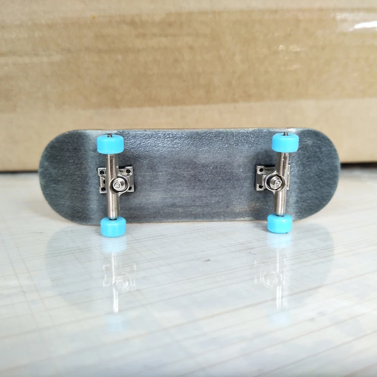 2020 New arrival 1pc Professional game maple finger skateboard fingertip mini toy with bearing speed action skateboard
2020 New arrival 1pc Professional game maple finger skateboard fingertip mini toy with bearing speed action skateboard