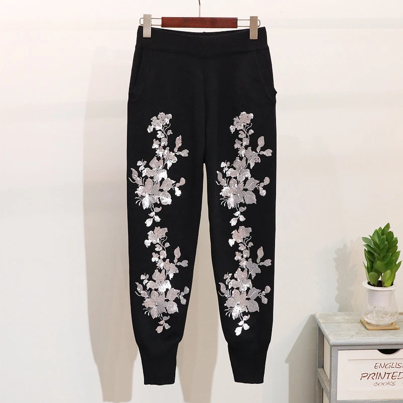 Autumn Women Sequins Flowers Sweater Set Long Sleeve Ladies Knit Pullover Tops + Trousers Winter Fashion Pants Female Tracksuit
Autumn Women Sequins Flowers Sweater Set Long Sleeve Ladies Knit Pullover Tops + Trousers Winter Fashion Pants Female Tracksuit