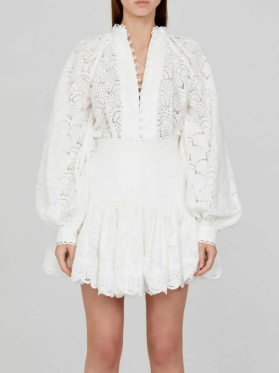 Big brand winter women's lace embroidery hollow top shirt mini skirt suit 2020New women's fashion pleated top skirt two-piece su
Big brand winter women's lace embroidery hollow top shirt mini skirt suit 2020New women's fashion pleated top skirt two-piece su