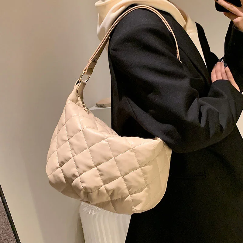 Woman Large-capacity Tote Bags Fashion Solid Color Crossbody Bag Luxury Brand Designer Handbag Trend Autumn Winter Shoulder Bags 
Woman Large-capacity Tote Bags Fashion Solid Color Crossbody Bag Luxury Brand Designer Handbag Trend Autumn Winter Shoulder Bags
