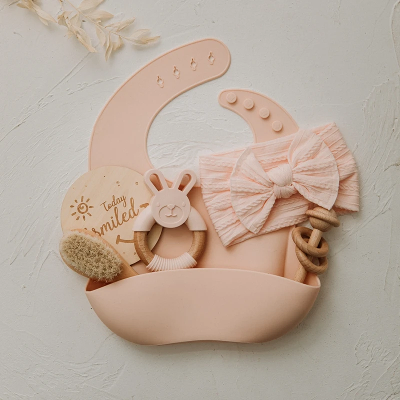1set Baby Care Products Silicone Bibs Headband Baby Milestones Brush Rattle Bracelet Photography Props Set Birth Gift Product
1set Baby Care Products Silicone Bibs Headband Baby Milestones Brush Rattle Bracelet Photography Props Set Birth Gift Product