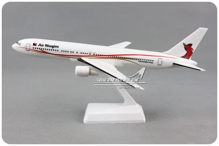 27CM 1:200 Plastic AIR NIUGINI Boeing 787 B767-300 Airways Aircraft Assembled Assembly airplane model Plane Kids Toys
27CM 1:200 Plastic AIR NIUGINI Boeing 787 B767-300 Airways Aircraft Assembled Assembly airplane model Plane Kids Toys