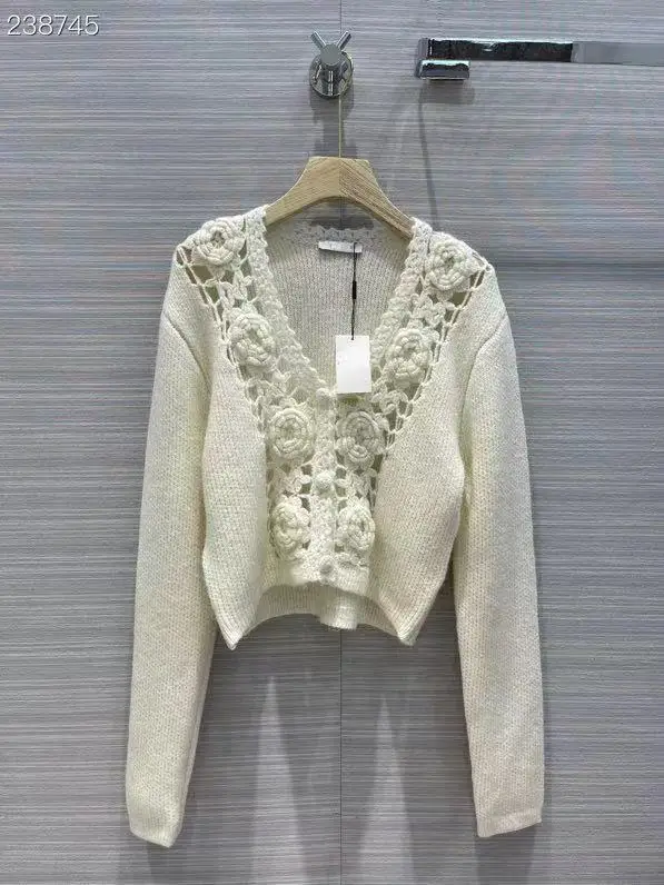 2021 New Women Winter Handmade Sweater Cardigans V-Neck Single Breasted Chic Knit Sweater Long Sleeves Solid Cardigans
2021 New Women Winter Handmade Sweater Cardigans V-Neck Single Breasted Chic Knit Sweater Long Sleeves Solid Cardigans