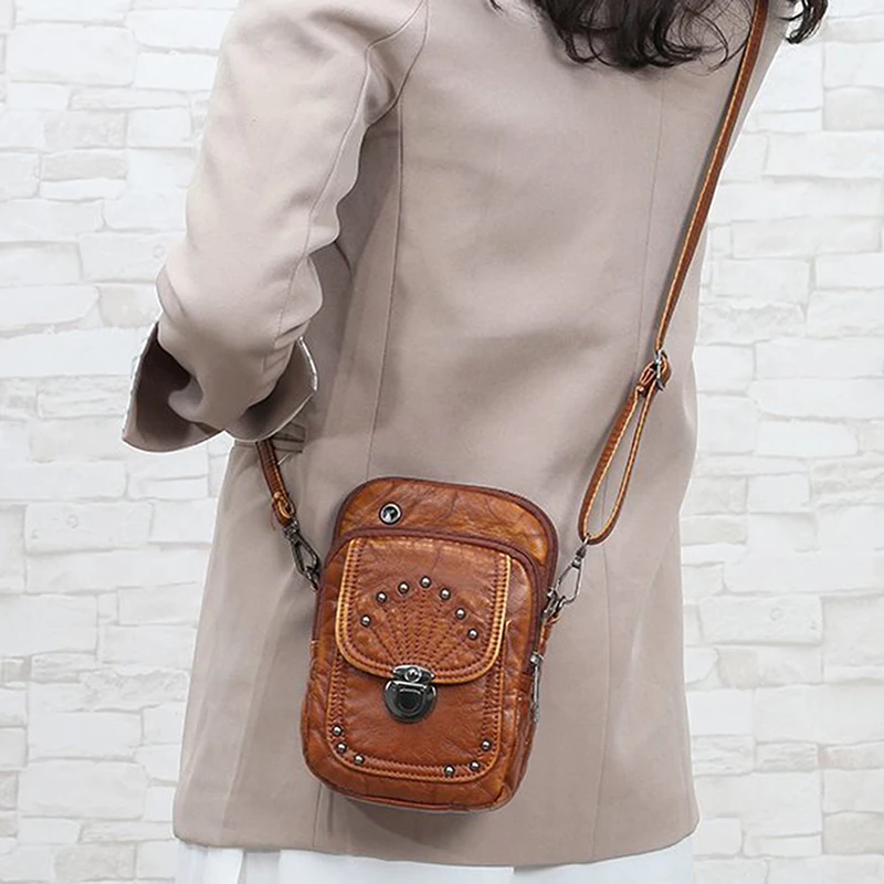 Rivet Mortise Lock Crossbody Bags For Women PU Leather Small Bag Mobile Phone Case Crossbody Bag Sports Purse
Rivet Mortise Lock Crossbody Bags For Women PU Leather Small Bag Mobile Phone Case Crossbody Bag Sports Purse