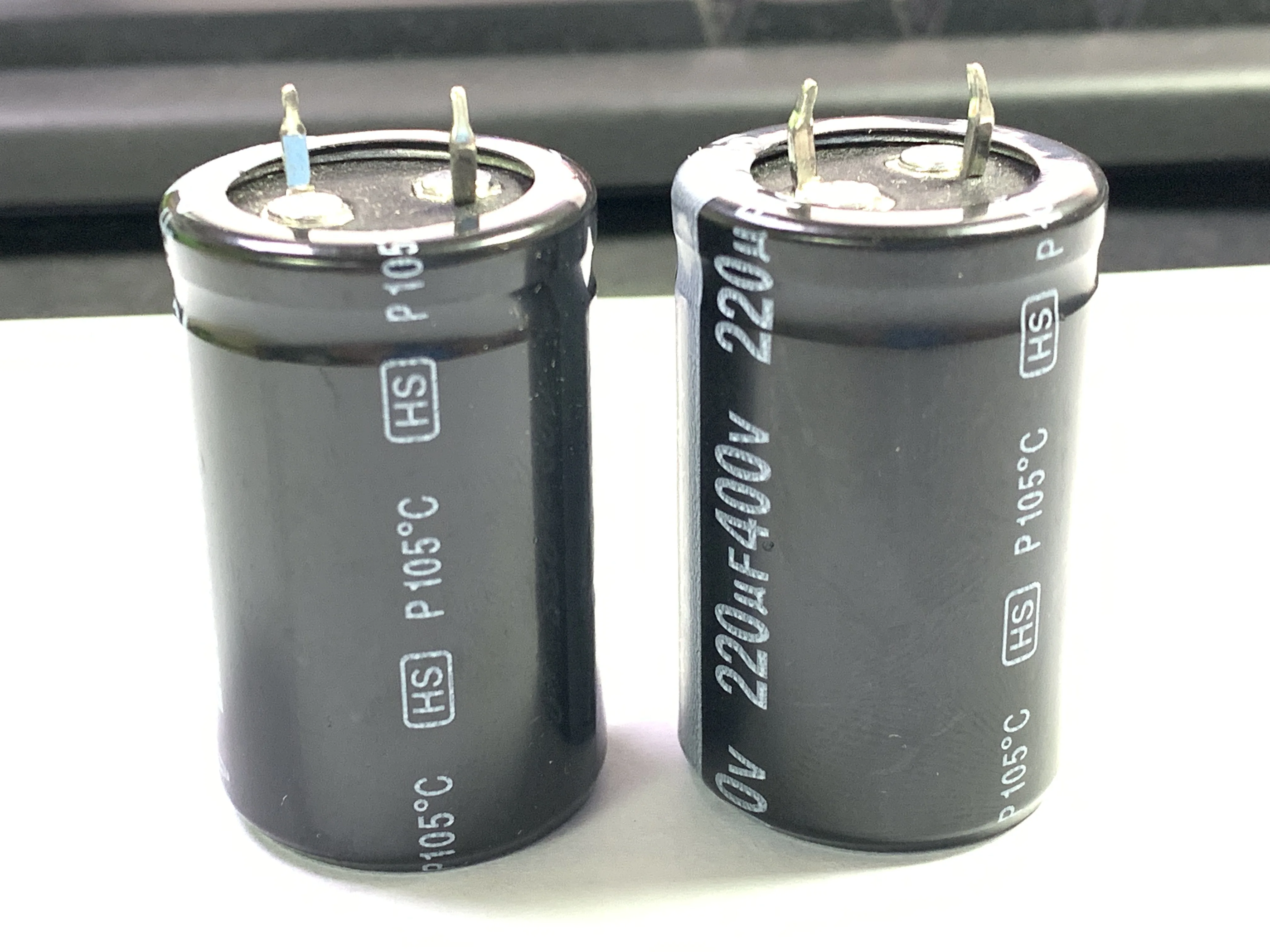 2Pcs/Lot/ 400V 220UF 400V 220UF size 25*40 25X40 electrolytic HSW221M2G040M JAMICON
2Pcs/Lot/ 400V 220UF 400V 220UF size 25*40 25X40 electrolytic HSW221M2G040M JAMICON