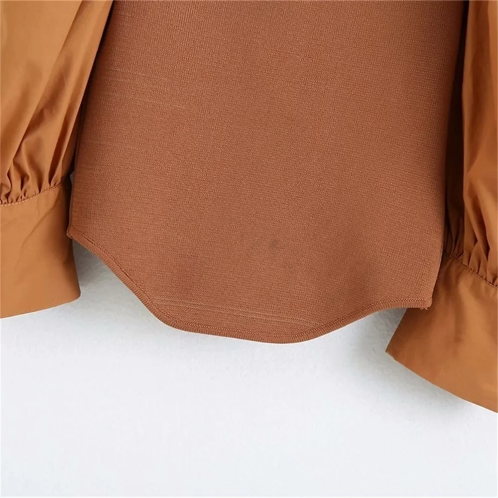 2020 early autumn women's new square neck poplin stitching long-sleeved slim slimming pleated knitted T-shirt
2020 early autumn women's new square neck poplin stitching long-sleeved slim slimming pleated knitted T-shirt