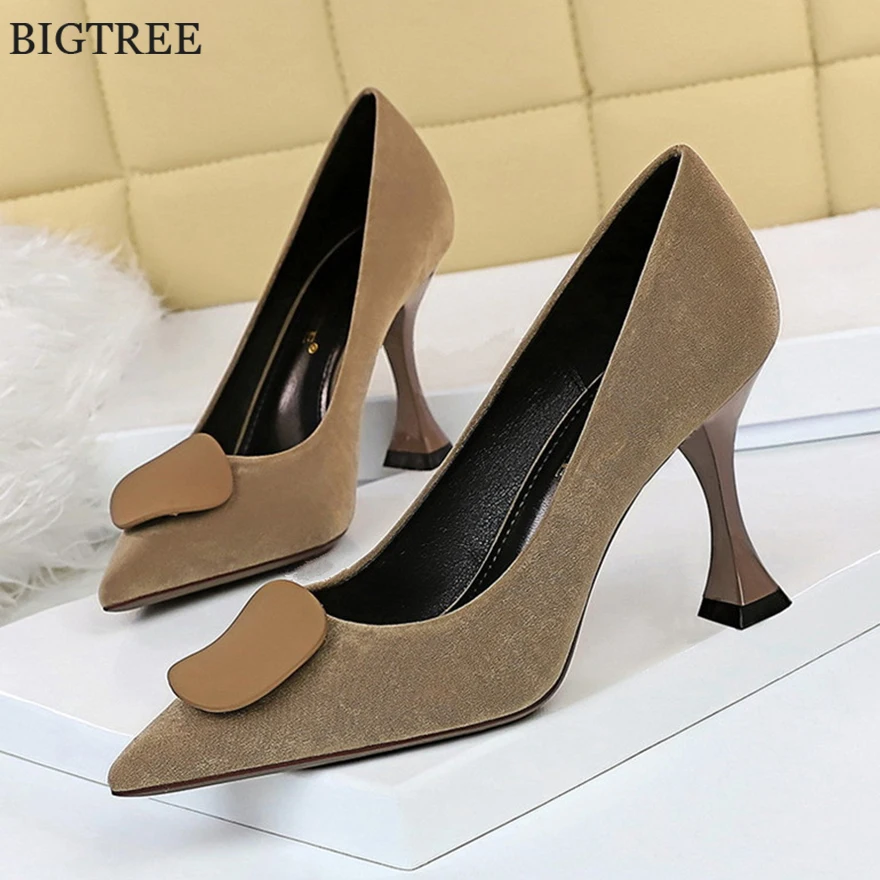 Woman Solid Buckle Decoration Pumps Spring Flock 7-9cm High Heels Retro Women Shoes Pointed Toe Office Ladies Black Khaki Shoes
Woman Solid Buckle Decoration Pumps Spring Flock 7-9cm High Heels Retro Women Shoes Pointed Toe Office Ladies Black Khaki Shoes