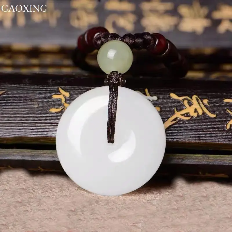 Natural Xinjiang White Jade Safe Buckle Pendant 30mm Safe Buckle Men And Women Couple Necklace Jade Pendant
Natural Xinjiang White Jade Safe Buckle Pendant 30mm Safe Buckle Men And Women Couple Necklace Jade Pendant