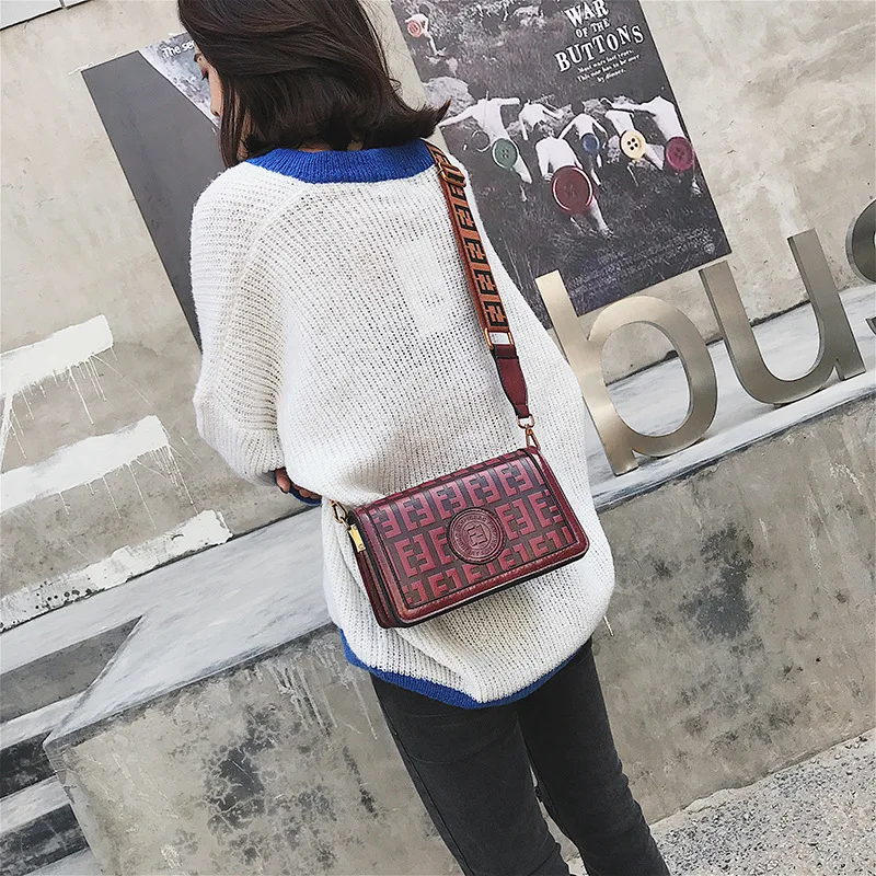 designer bag Trend letter wide shoulder bag handbag messenger bag fashion design girl shoulder bag bag for women women handbags
designer bag Trend letter wide shoulder bag handbag messenger bag fashion design girl shoulder bag bag for women women handbags