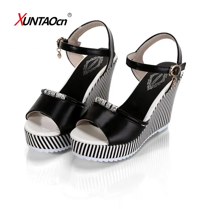 2020 Summer Women's Platform Wedges Waterproof Sandals 10cm Super High Heel Women Shoes Gingham PVC Sandals
2020 Summer Women's Platform Wedges Waterproof Sandals 10cm Super High Heel Women Shoes Gingham PVC Sandals