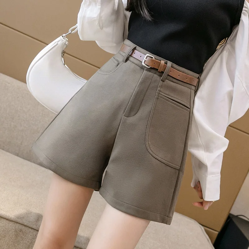 2021 Autumn Winter New Women Wool Shorts Fashion High Waist Pocket Wide-leg Shorts Female Casual Woolen Shorts With Belt
2021 Autumn Winter New Women Wool Shorts Fashion High Waist Pocket Wide-leg Shorts Female Casual Woolen Shorts With Belt