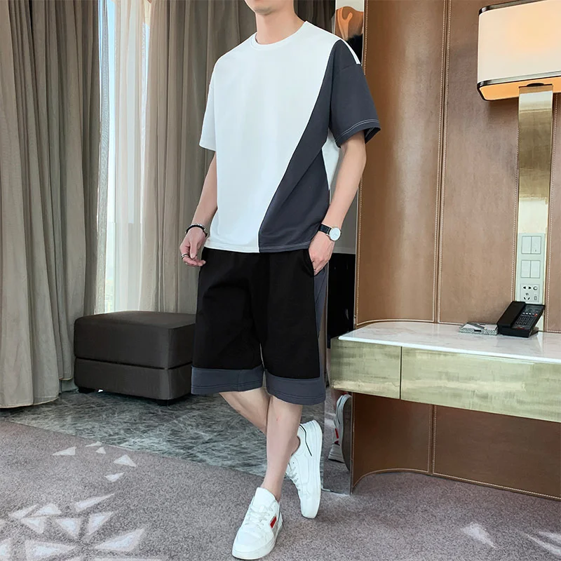 Костюм мужской с шортами и коротким рукавом, с круглым вырезом
Костюм мужской с шортами и коротким рукавом, с круглым вырезом