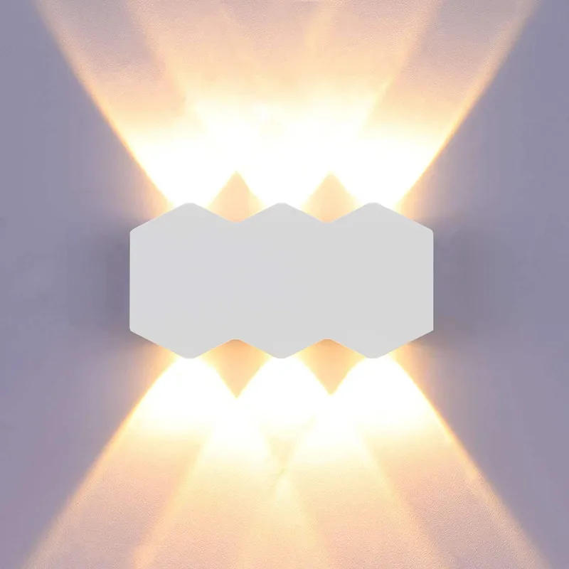 Креативсветильник белый алюминиевый настенный прожсветильник Тор для наружного и внутреннего освещения 
Креативсветильник белый алюминиевый настенный прожсветильник Тор для наружного и внутреннего освещения