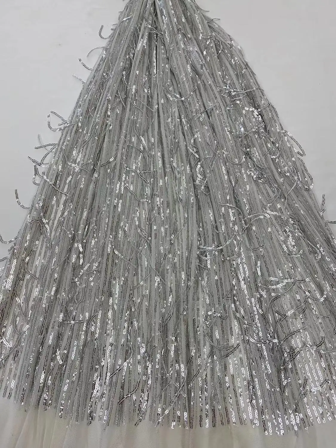 2020 high quality sequence French Nigerian sequins net African tulle mesh lace fabric for dress 5yards/lot ZH0623
2020 high quality sequence French Nigerian sequins net African tulle mesh lace fabric for dress 5yards/lot ZH0623