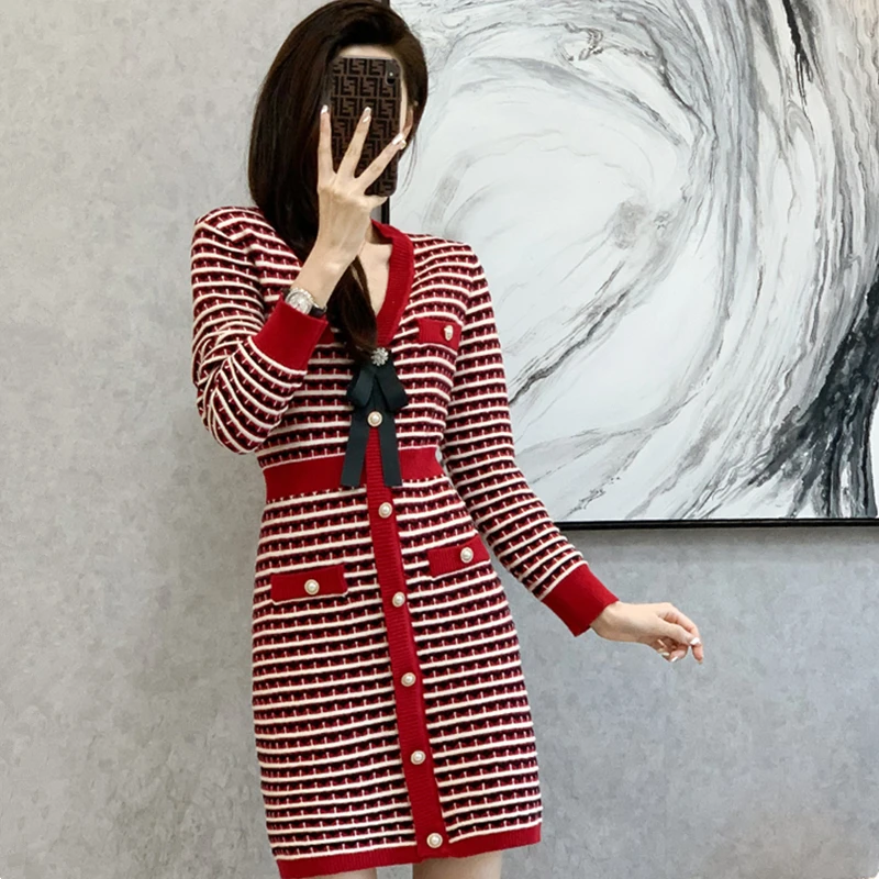 2021 Autumn Winter New Knitted Dress High Quality Woman V-Neck Long Sleeves Bow Single-Breasted Sweater Dress
2021 Autumn Winter New Knitted Dress High Quality Woman V-Neck Long Sleeves Bow Single-Breasted Sweater Dress