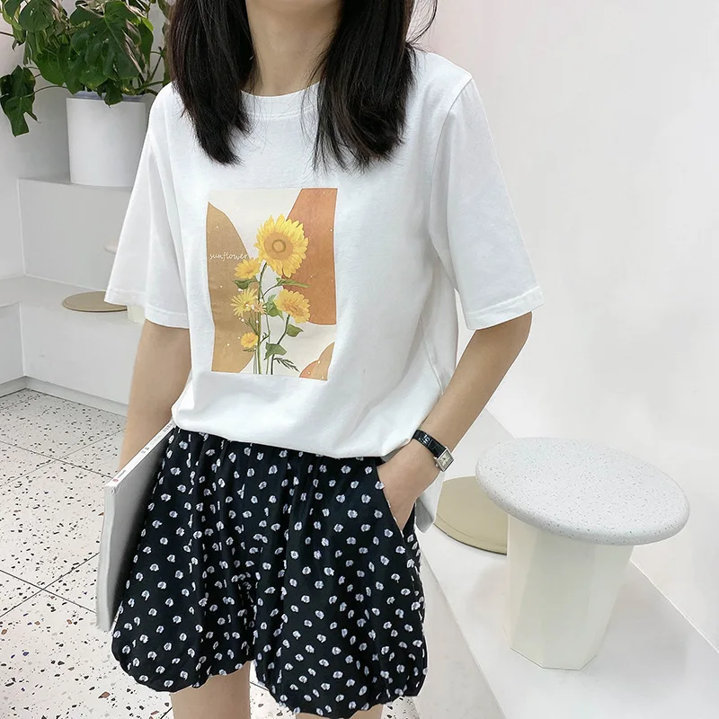 100% Cotton Sunflower Print Women Oversize T-shirts 2021 New Summer O Neck Loose Casual Tops Short Sleeve Cotton T-shirts 9448
100% Cotton Sunflower Print Women Oversize T-shirts 2021 New Summer O Neck Loose Casual Tops Short Sleeve Cotton T-shirts 9448