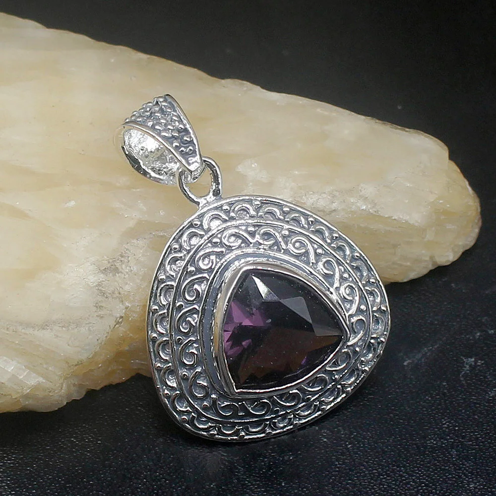 Fashion Jewelry Unique Genuine 925 Silver Vintage Triangle Purple Amethyst Charm Pendant Necklace Gifts for Women Girls 20213606
Fashion Jewelry Unique Genuine 925 Silver Vintage Triangle Purple Amethyst Charm Pendant Necklace Gifts for Women Girls 20213606