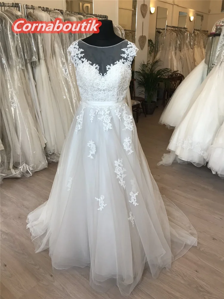 A Line Vestido Blanco Tulle Lace Illusion Neckline Appliques COR-065 Bridal Gowns Robe Mariage Plus Size Wedding Dress
A Line Vestido Blanco Tulle Lace Illusion Neckline Appliques COR-065 Bridal Gowns Robe Mariage Plus Size Wedding Dress