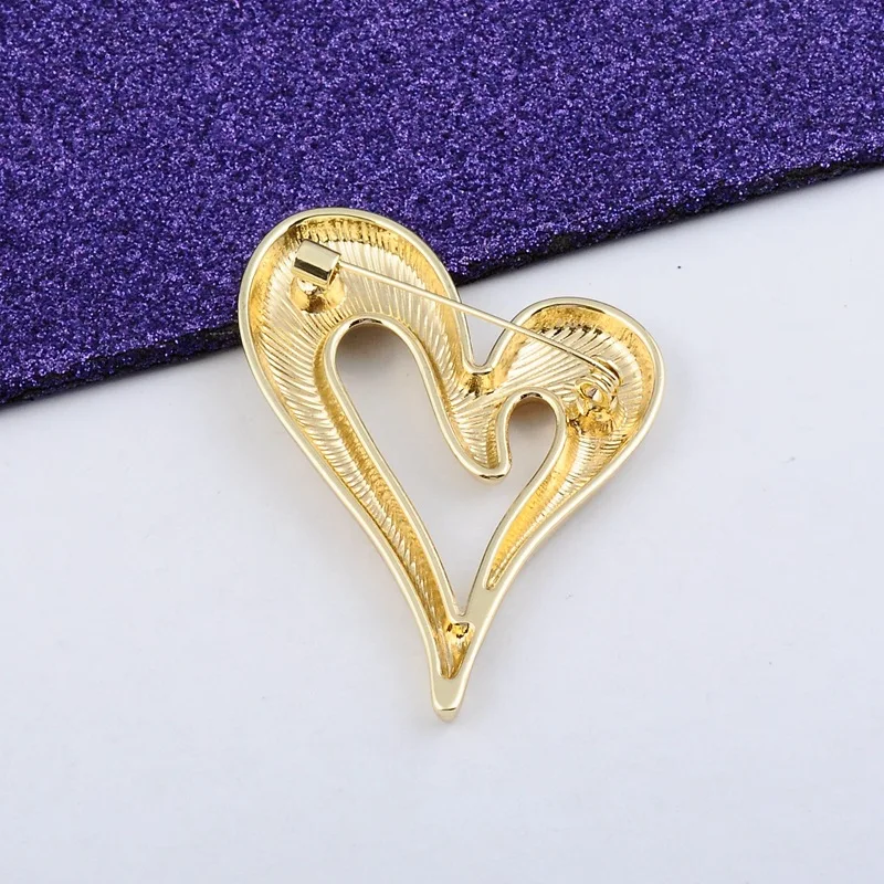 Fashion Peach Heart Brooches Female Pins For Women Clothes Accessories Wholesale Gold Color Women Girls Wedding Party Gifts
Fashion Peach Heart Brooches Female Pins For Women Clothes Accessories Wholesale Gold Color Women Girls Wedding Party Gifts