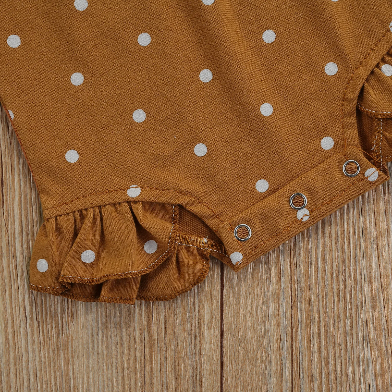 Baby Romper, Kids Polka Dots Print U-Neck Fly Sleeve Bodysuit Playsuits for Summer, 0-18 Months 
Baby Romper, Kids Polka Dots Print U-Neck Fly Sleeve Bodysuit Playsuits for Summer, 0-18 Months