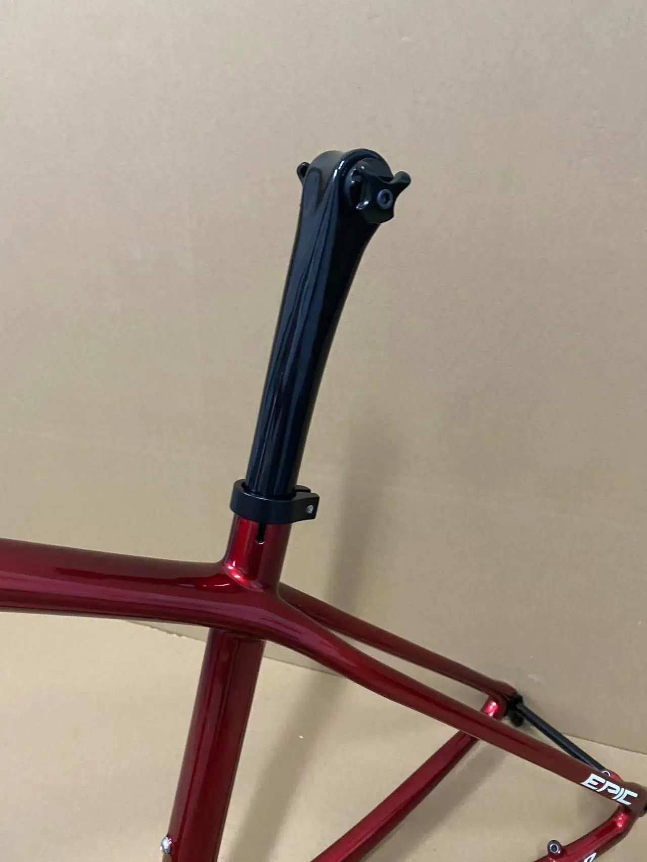 2021 epic quadro carbono mtb 29 montaña Carbon frame Bike frame gravel frame quadro de carbono mtb 29 carbon road bike frame
2021 epic quadro carbono mtb 29 montaña Carbon frame Bike frame gravel frame quadro de carbono mtb 29 carbon road bike frame