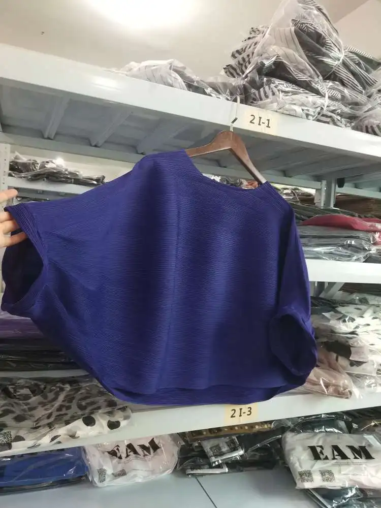 LANMREM 2021 Summer T-shirt Women New Fashion Loose Pleated T-shirts Round Neck Batwing Half Sleeve Female Large Size Tops YE112
LANMREM 2021 Summer T-shirt Women New Fashion Loose Pleated T-shirts Round Neck Batwing Half Sleeve Female Large Size Tops YE112